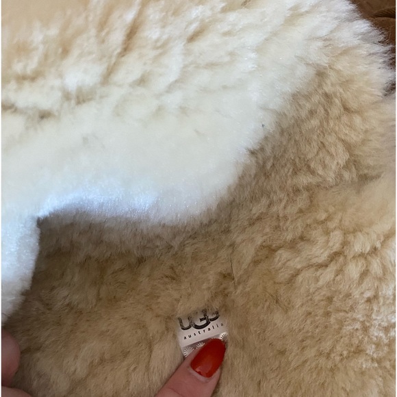 Ugg Bailey Button Triplet Il Chestnut Women's
Tall Boots
Size 9 - Picture 8 of 9